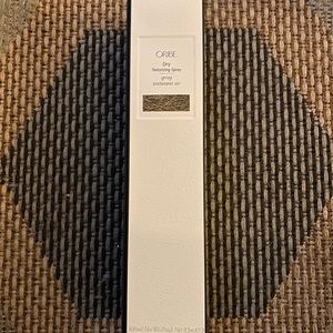 Oribe Texturizing Hair Spray